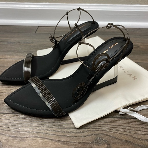 Good American Cinderella Wedge in Neoprene Black. - Picture 4 of 11